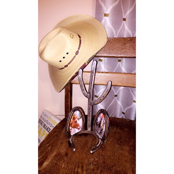 Lucchese Other - Horseshoe cactus frame🐴🌵